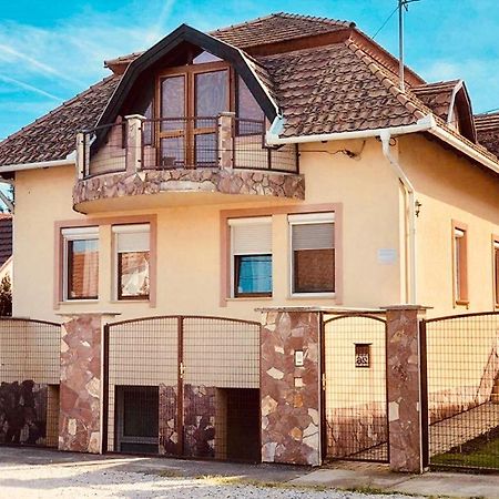 Aranylo Apartmanhaz Hajduszoboszlo Exterior photo
